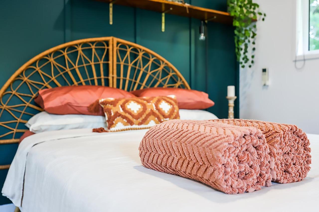 The Poolhaus Retreat - Peaceful Private Studio Valdora Ngoại thất bức ảnh
