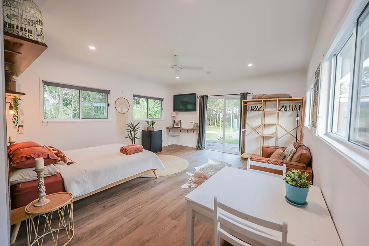The Poolhaus Retreat - Peaceful Private Studio Valdora Ngoại thất bức ảnh
